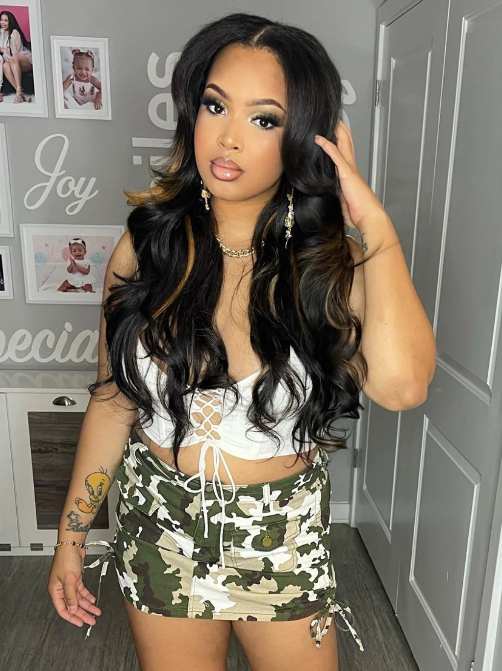 Dorsanee Black Wig With Brown Streak Highlights 200 Density 13x4 Lace Front Human Hair Wigs - Image 4
