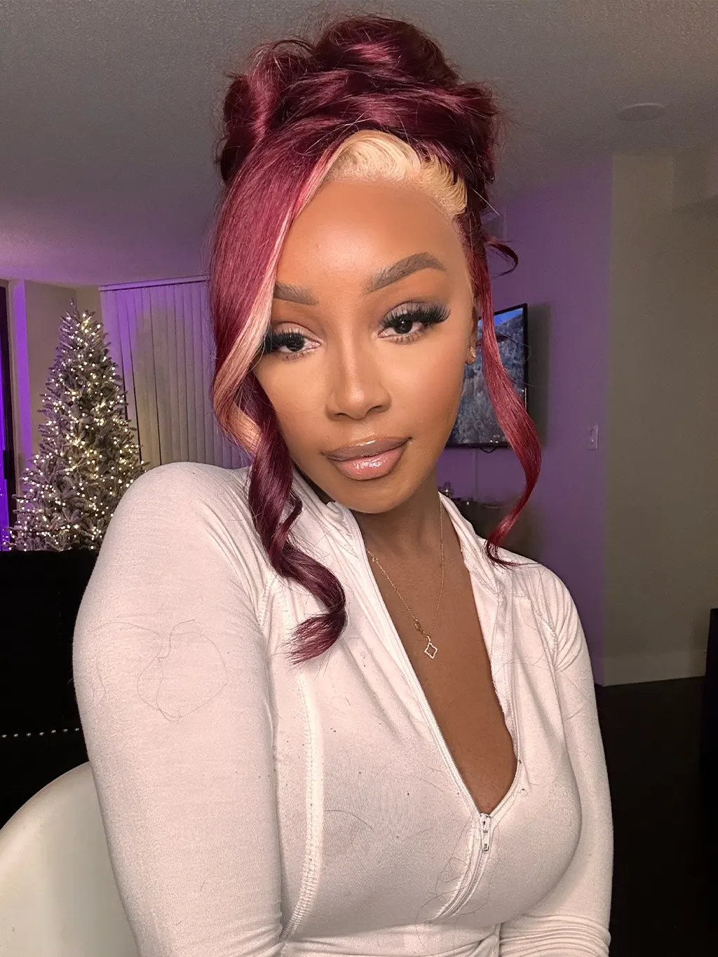 Dorsanee 13x4 Lace Frontal Skunk Stripe Wig #613/99J Burgundy Color Highlight Body Wave Wig - Image 5