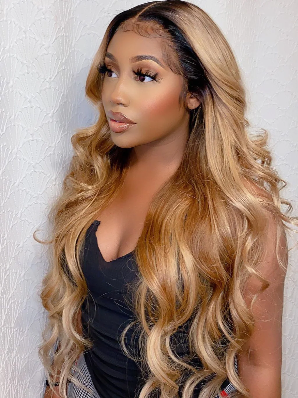 Dorsanee Honey Blonde 13x4 Lace Front Body Wave Hair Wig With Dark Black Roots - Image 2