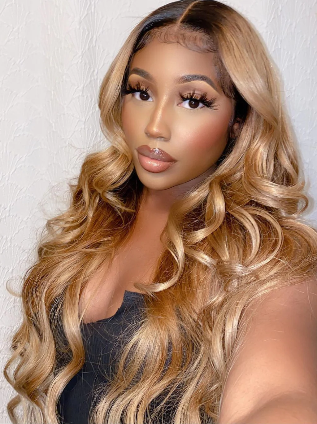 Dorsanee Honey Blonde 13x4 Lace Front Body Wave Hair Wig With Dark Black Roots - Image 5