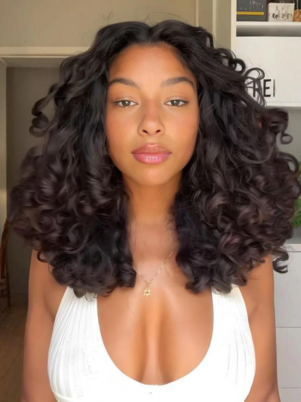 Dorsanee Mature Sleek Shoulder-grazing Bouncy Loose Wave Human Hair Wigs - Image 3