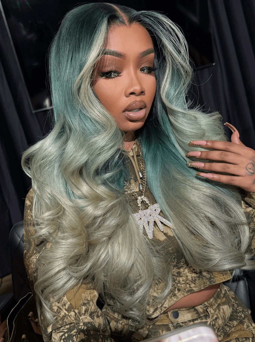 Dorsanee Ombre Ash Blue Gray Skunk Stripe 13x4 Lace Front Straight Body Wave Human Hair Wigs - Image 3
