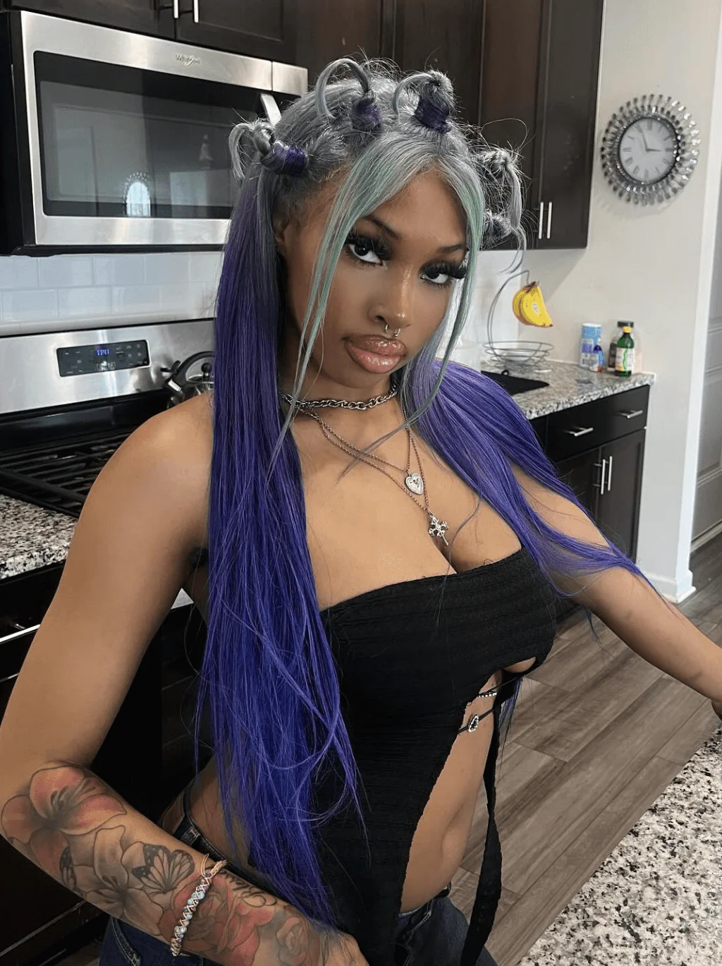 Dorsanee Ombre Gray Blue Green Skunk Stripe 13x4 HD Lace Front Human Hair Wigs - Image 2