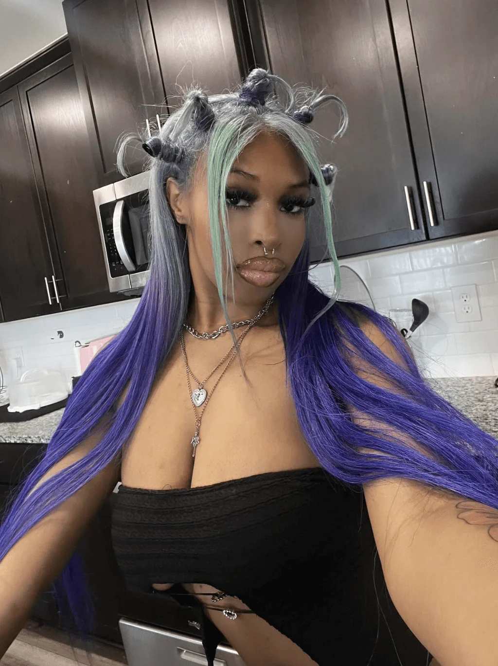 Dorsanee Ombre Gray Blue Green Skunk Stripe 13x4 HD Lace Front Human Hair Wigs - Image 3