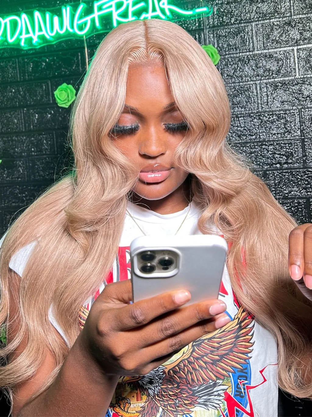 Dorsanee Platinum Ash Honey Blonde Wig 200 Density Body Wave 13x4 Lace Front Human Hair Wigs - Image 2